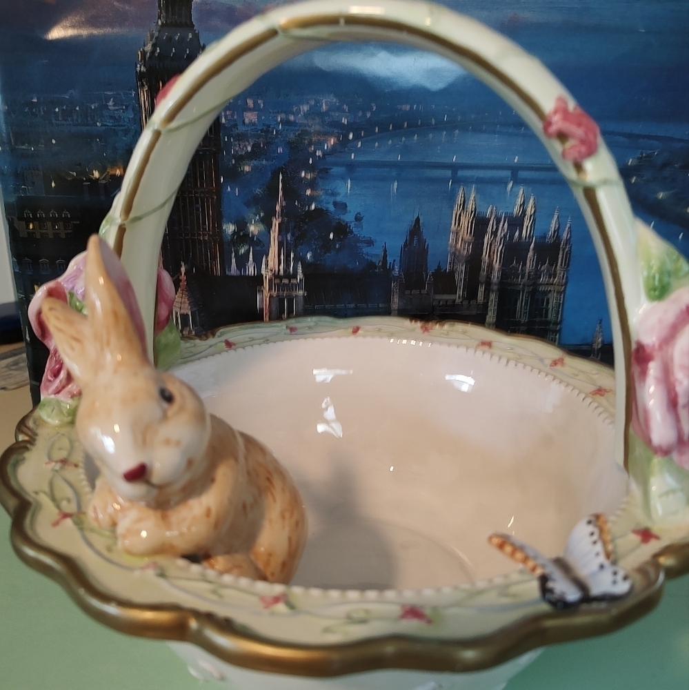 Nobel Excellence Ceramic Bunny Basker